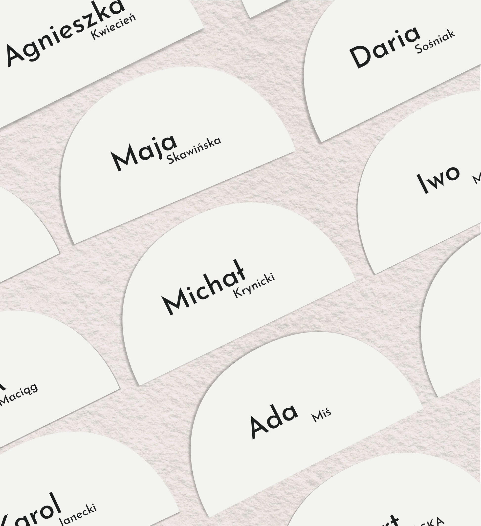 Winietki ślubne półokrągłe, nowoczesne formy, na papierze premium