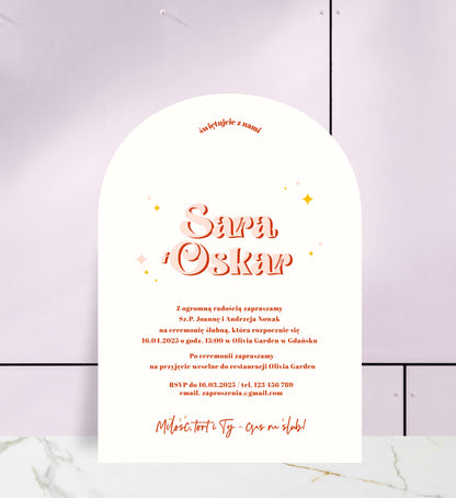 Zaproszenia ślubne białe o artystycznym wykonaniu, z fantazyjnymi elementami, eleganckie na papierze premium